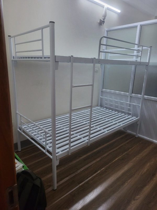 Giường sắt 2 tầng homestay 1m màu trắng - GT 36